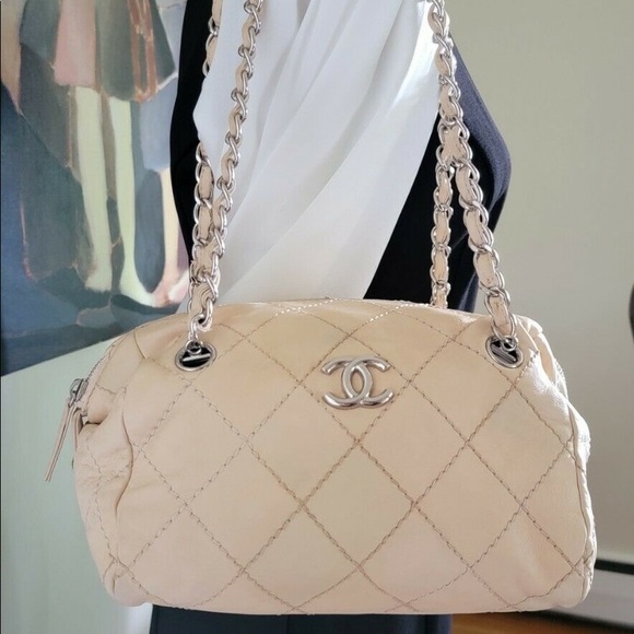 Chanel Authentic Beige Lambskin Bag - Picture 3 of 12